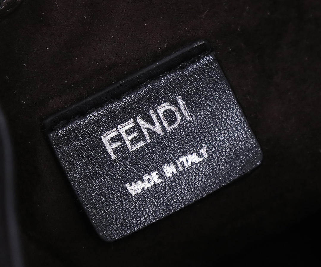 FD SMALL MON TRESOR BUCKET BAG IN BROWN AND BLACK  18CM