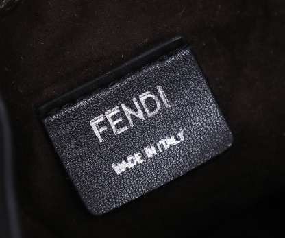 FD SMALL MON TRESOR BUCKET BAG IN BROWN AND BLACK  18CM