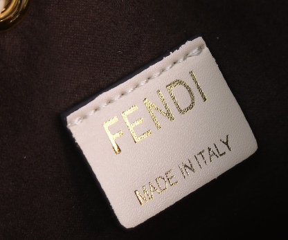 FD SMALL MON TRESOR BUCKET BAG IN CREAM FF 18CM 8BS010A659F13VK