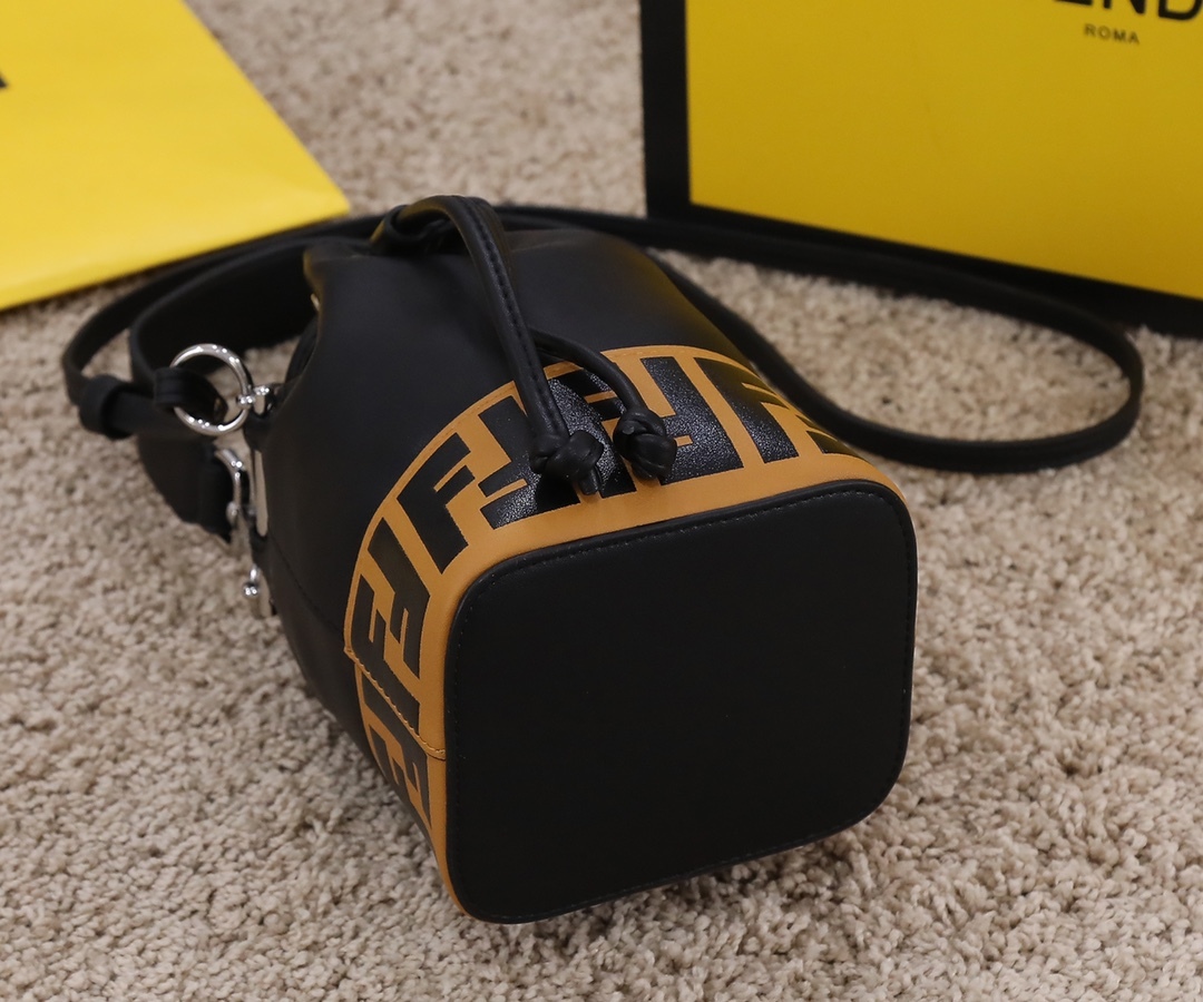 FD SMALL MON TRESOR BUCKET BAG IN BROWN AND BLACK  18CM