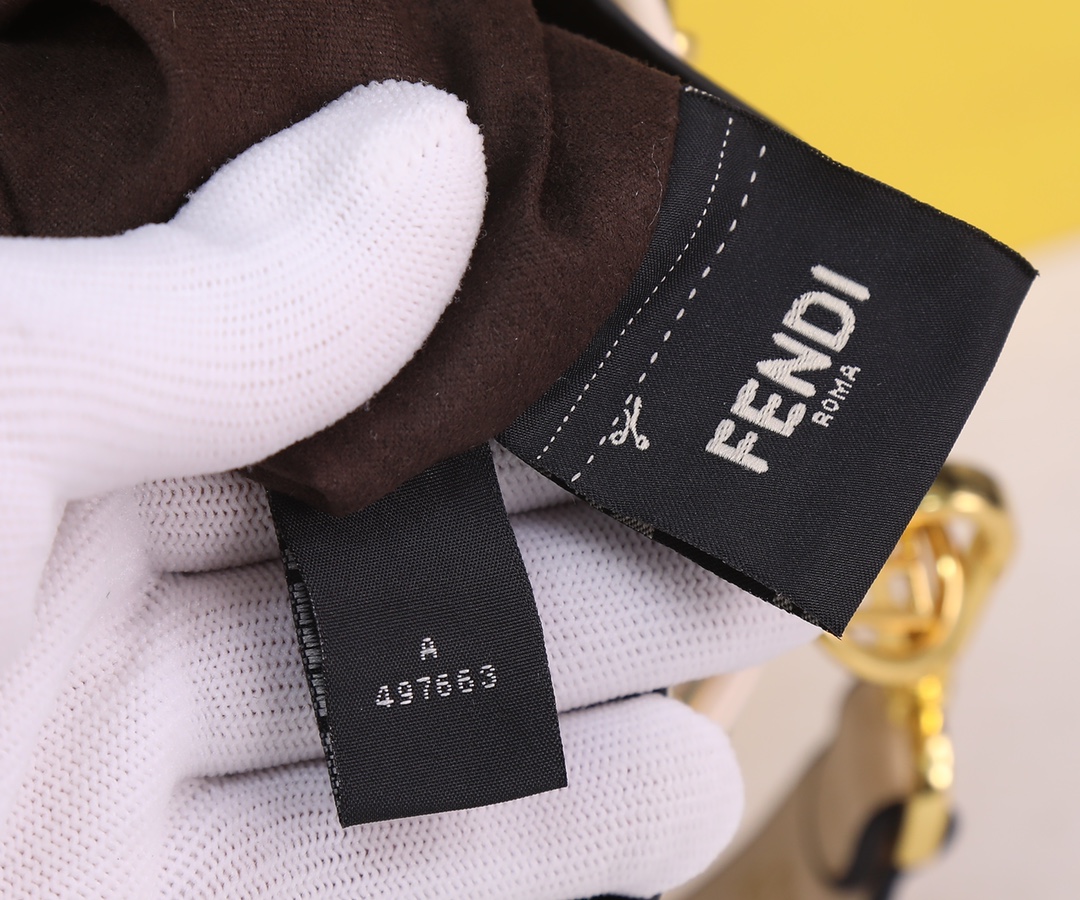 FD SMALL MON TRESOR BUCKET BAG IN CREAM FF 18CM 8BS010A659F13VK