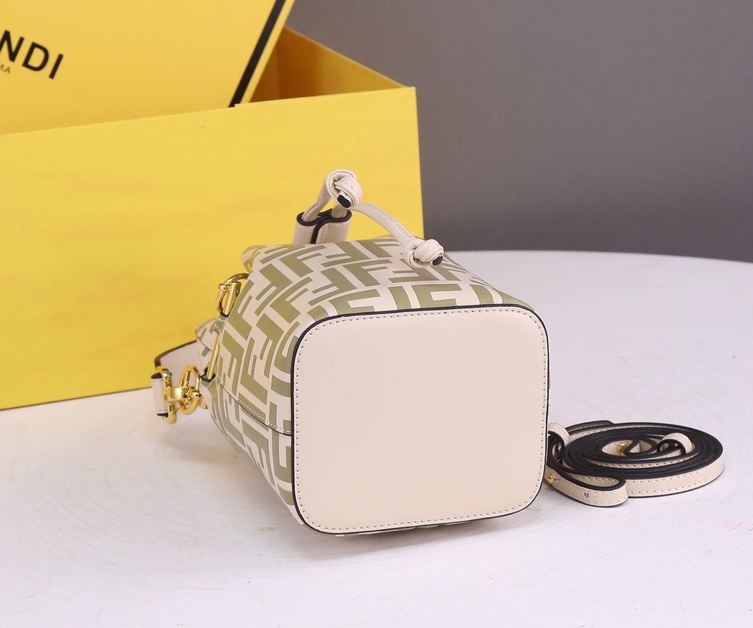 FD SMALL MON TRESOR BUCKET BAG IN CREAM FF 18CM 8BS010A659F13VK