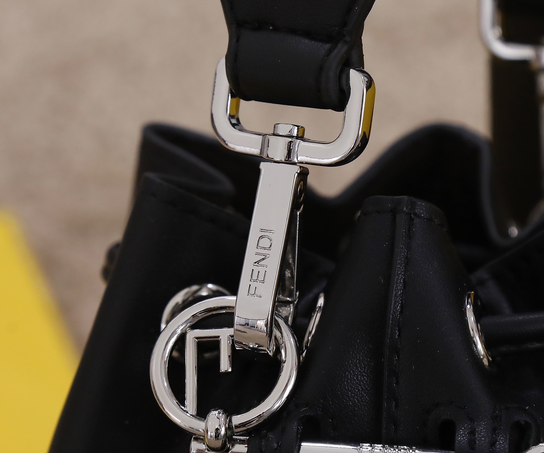 FD SMALL MON TRESOR BUCKET BAG IN BROWN AND BLACK  18CM