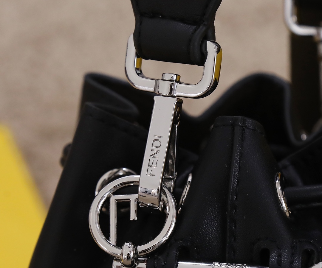 FD SMALL MON TRESOR BUCKET BAG IN BROWN AND BLACK  18CM