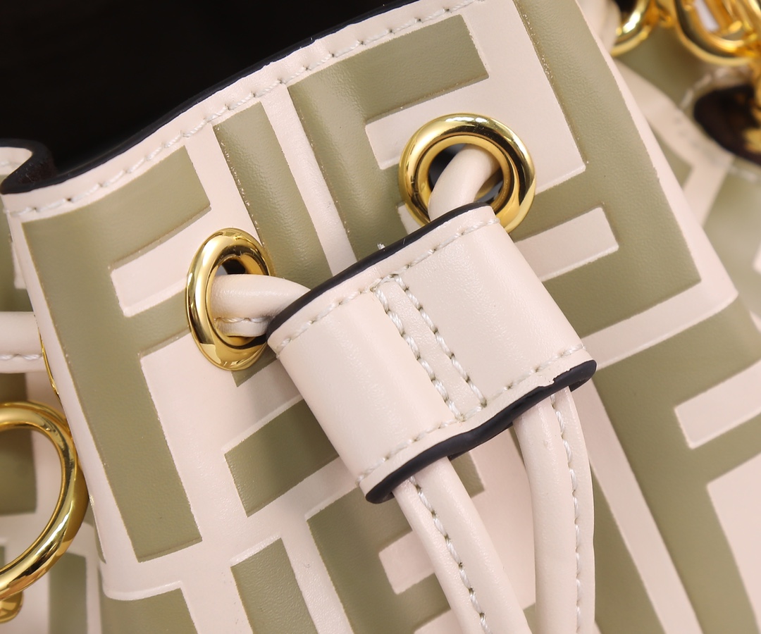 FD SMALL MON TRESOR BUCKET BAG IN CREAM FF 18CM 8BS010A659F13VK