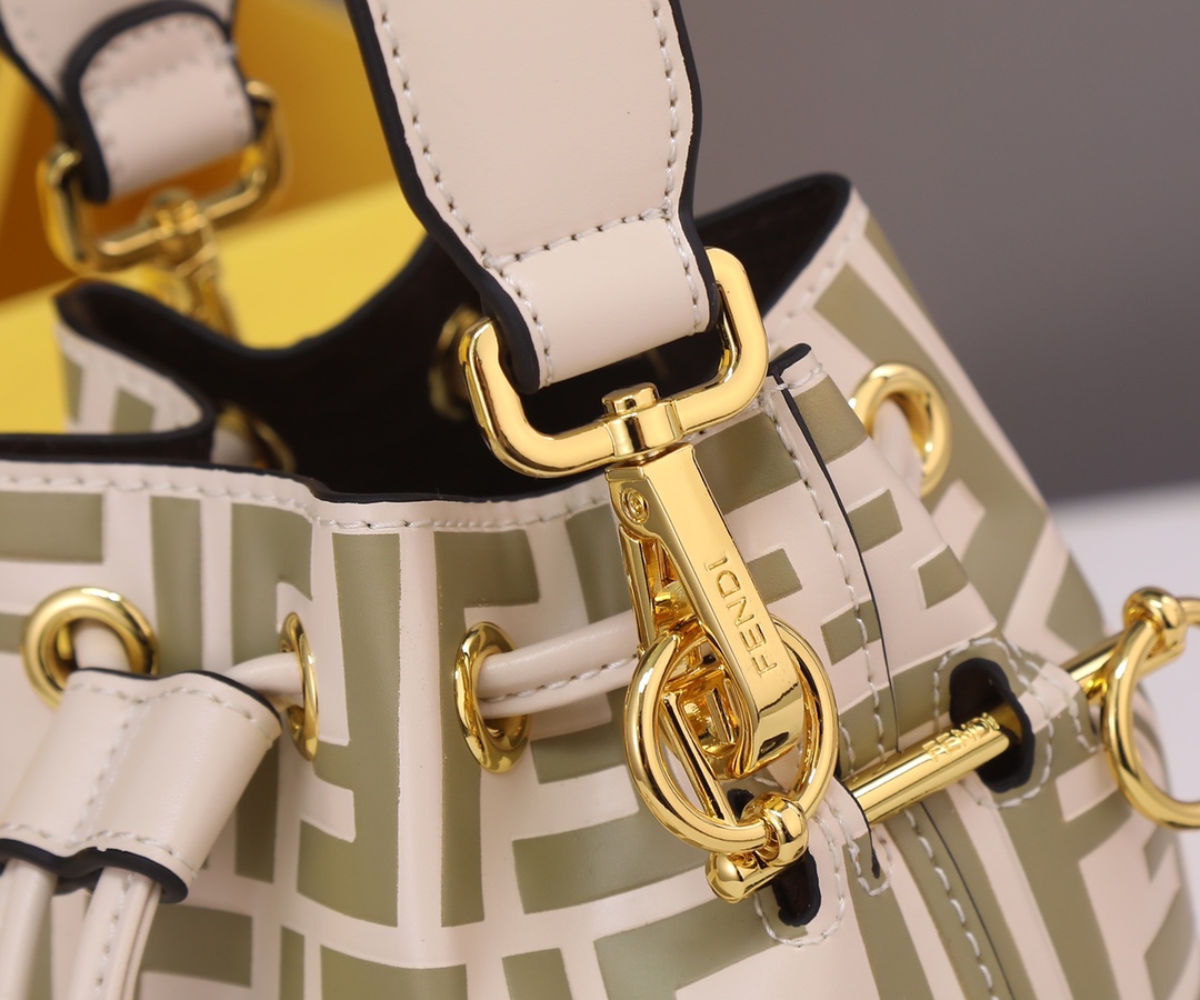FD SMALL MON TRESOR BUCKET BAG IN CREAM FF 18CM 8BS010A659F13VK