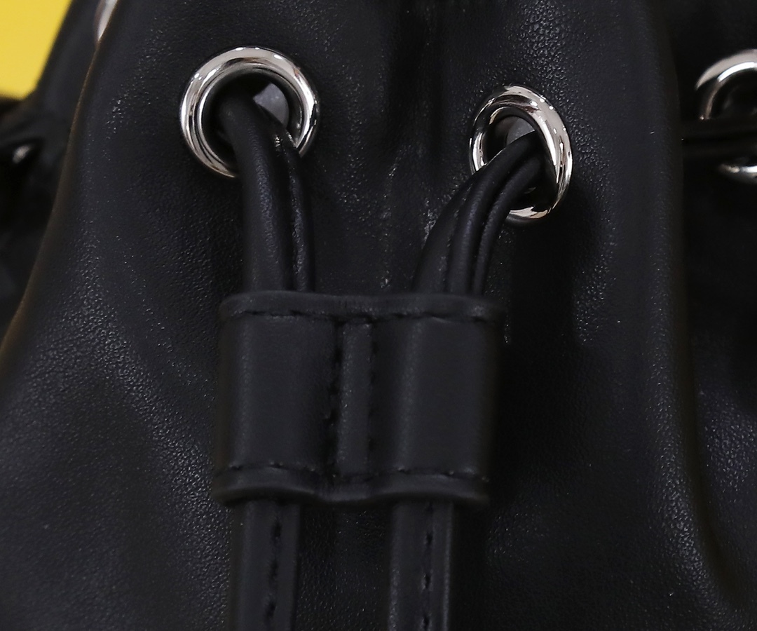 FD SMALL MON TRESOR BUCKET BAG IN BROWN AND BLACK  18CM