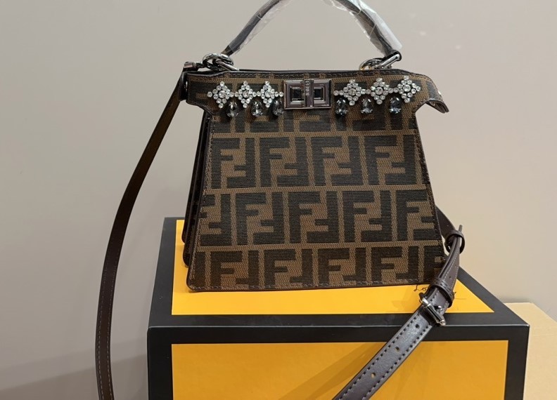 FD PEEKABOO ISEEU PETITE JACQUARD FF FABRIC BAG WITH CRYSTALS 21CM 8BN335APKPF0TPN