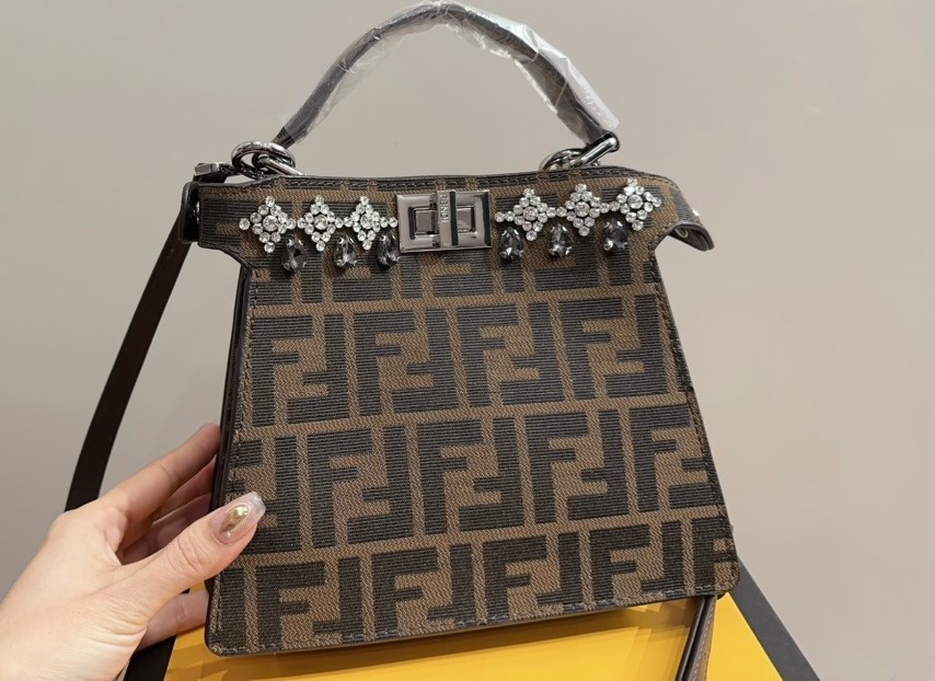 FD PEEKABOO ISEEU PETITE JACQUARD FF FABRIC BAG WITH CRYSTALS 21CM 8BN335APKPF0TPN