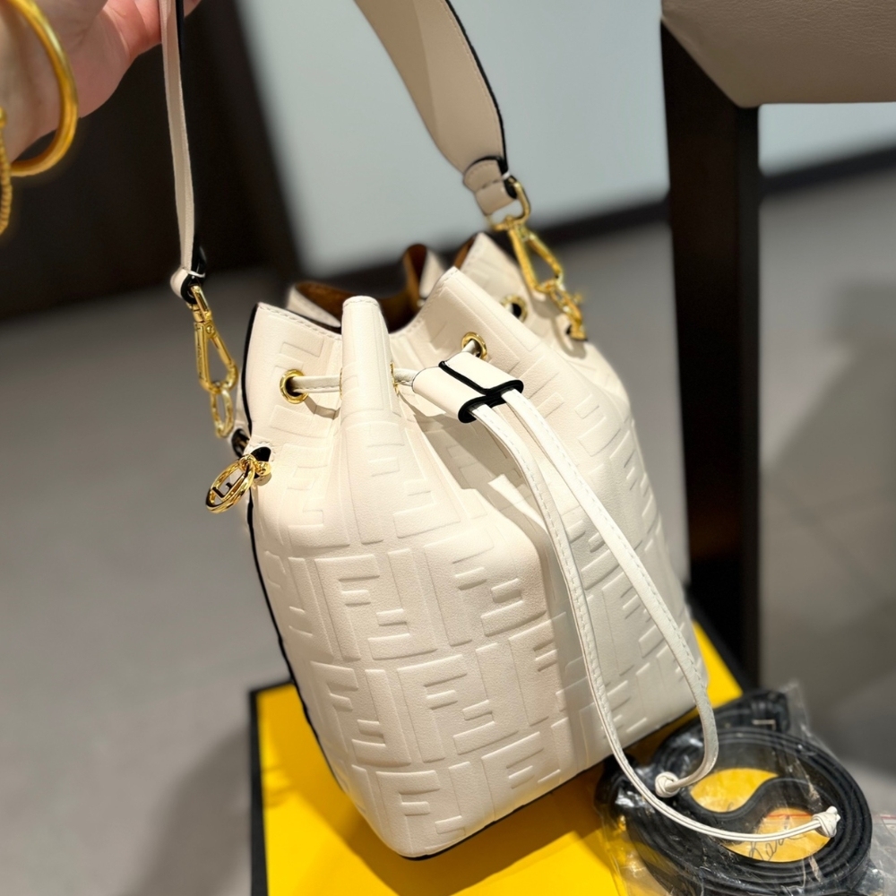 FD MON TRESOR MINI BUCKET BAG WHITE 16CM