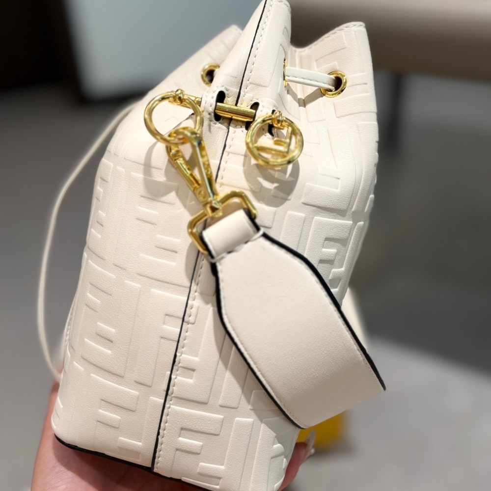 FD MON TRESOR MINI BUCKET BAG WHITE 16CM
