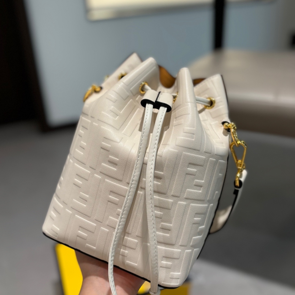 FD MON TRESOR MINI BUCKET BAG WHITE 16CM