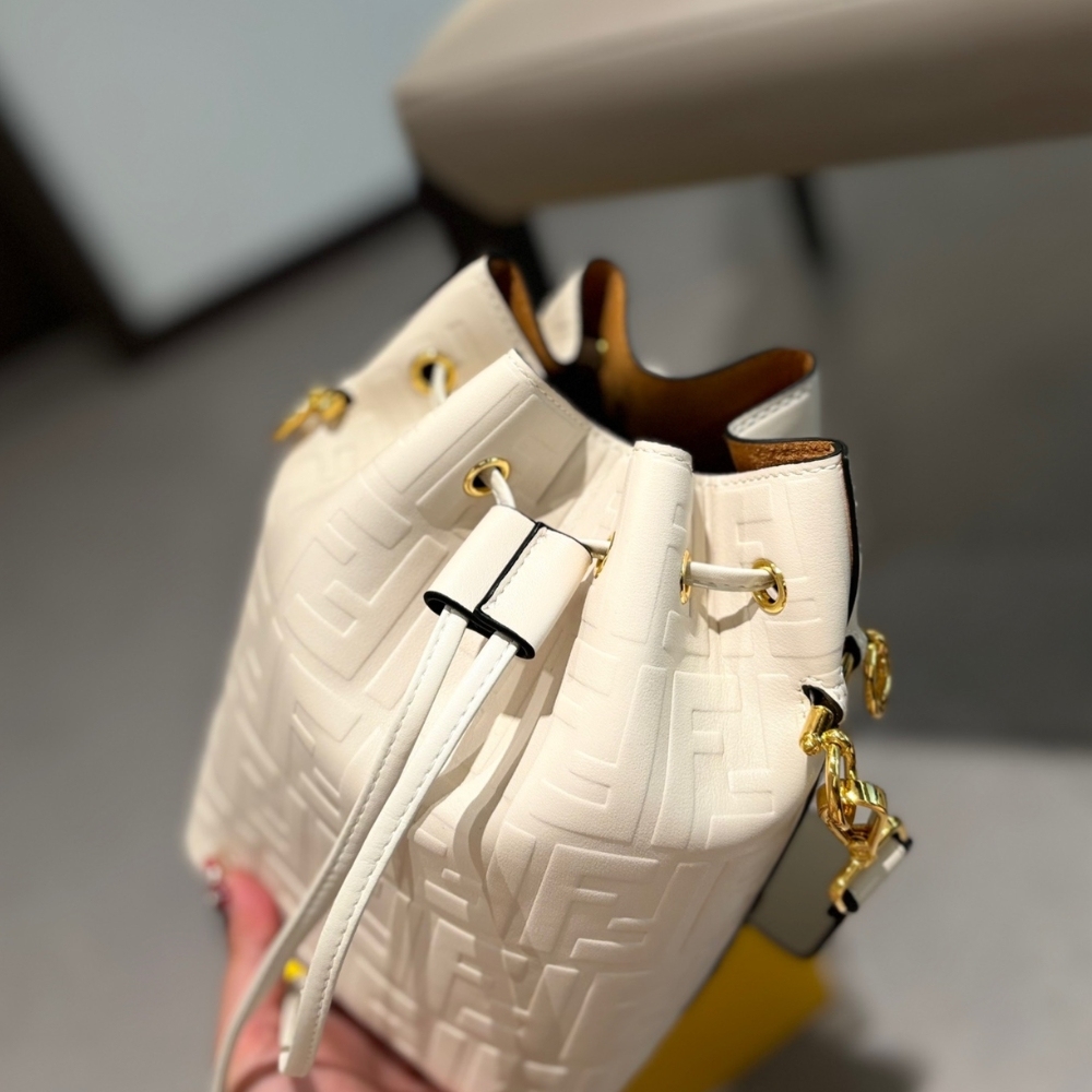 FD MON TRESOR MINI BUCKET BAG WHITE 16CM