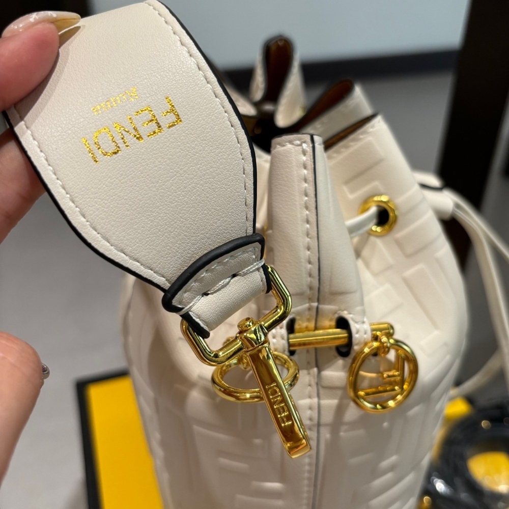 FD MON TRESOR MINI BUCKET BAG WHITE 16CM