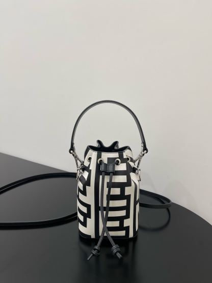 FD MON TRESOR BUCKET BAG BLACK WHITE 18CM
