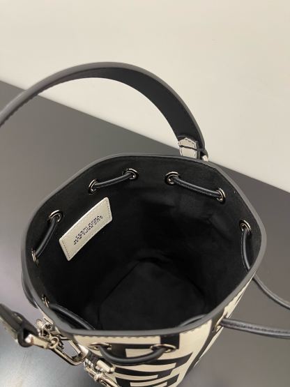 FD MON TRESOR BUCKET BAG BLACK WHITE 18CM