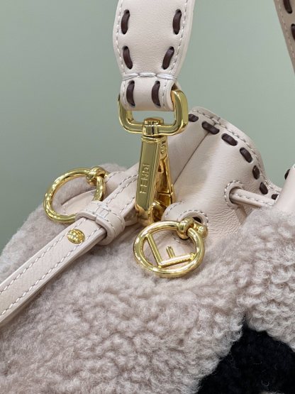 FD MON TRESOR FD BUCKET BAG IN SHEEPSKIN WITH FF LOGO PINK