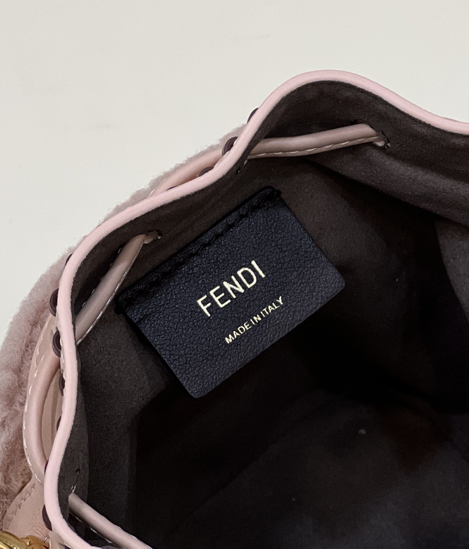 FD MON TRESOR FD BUCKET BAG IN SHEEPSKIN WITH FF LOGO PINK