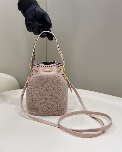 FD MON TRESOR FD BUCKET BAG IN SHEEPSKIN WITH FF LOGO PINK