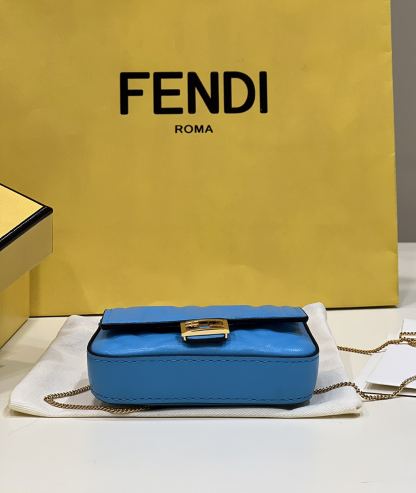 FD NANO BAGUETTE CHARM BLUE 10CM