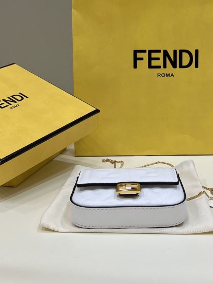 FD NANO BAGUETTE CHARM WHITE 10CM 7AR844AAJDF0QVL