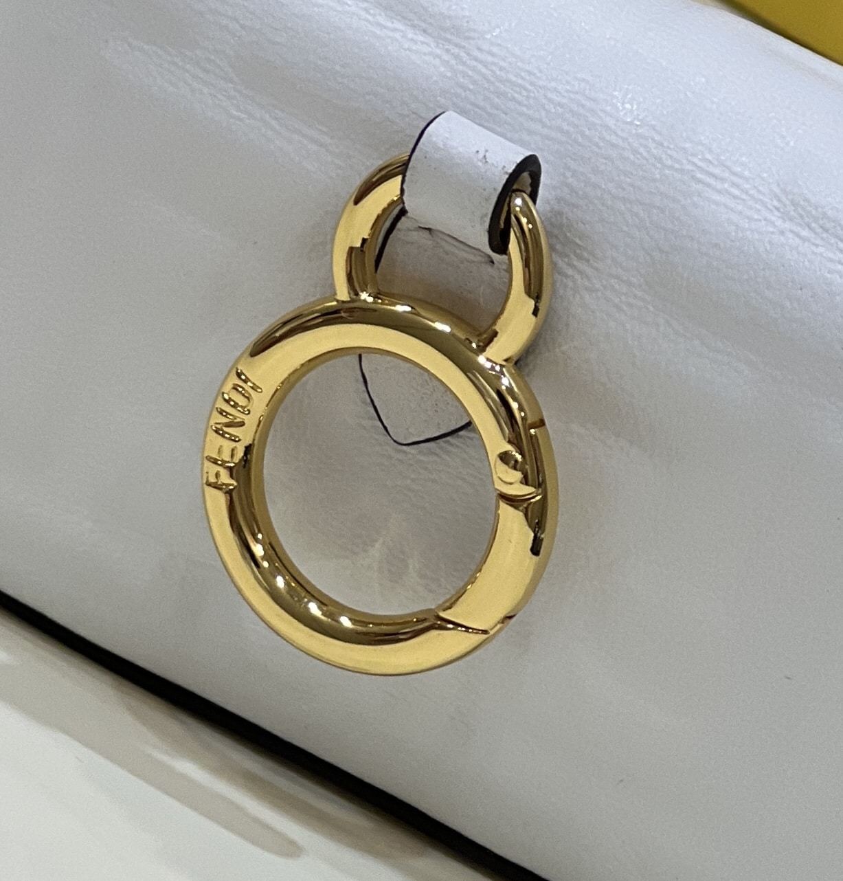 FD NANO BAGUETTE CHARM WHITE 10CM 7AR844AAJDF0QVL