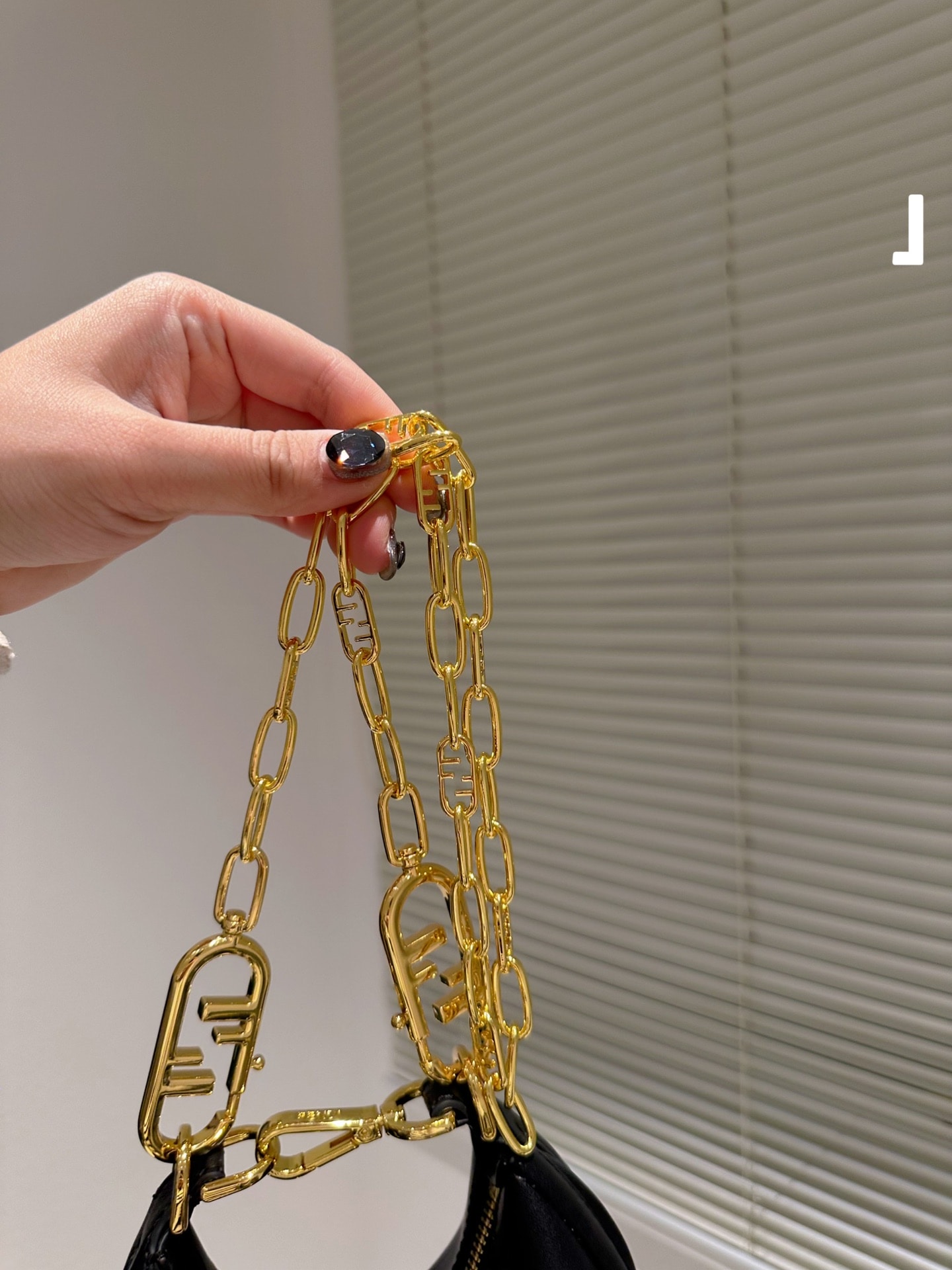 FD NANO FDGRAPHY BLACK LEATHER CHARM 19CM 7AS089A5DYF1HEJ