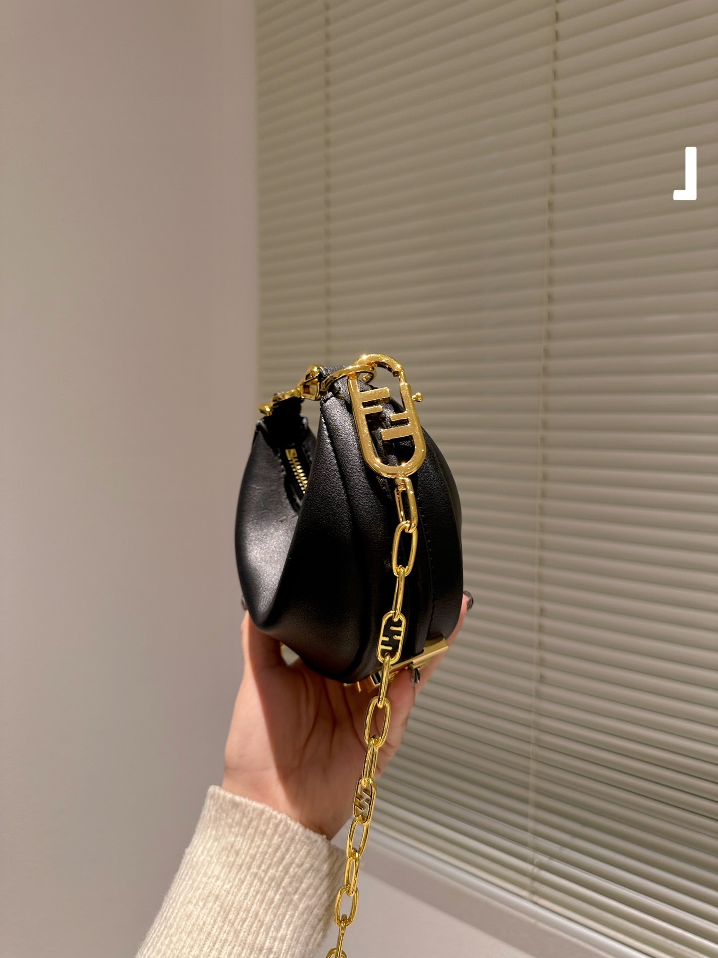 FD NANO FDGRAPHY BLACK LEATHER CHARM 19CM 7AS089A5DYF1HEJ