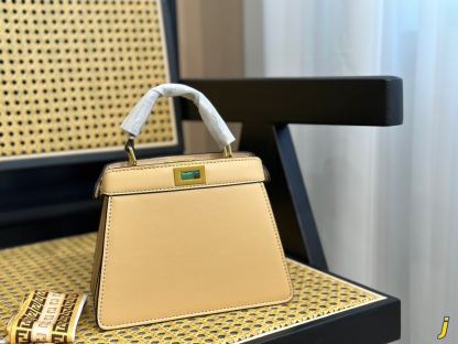 FD PEEKABOO ISEEU PETITE BEIGE 20CM