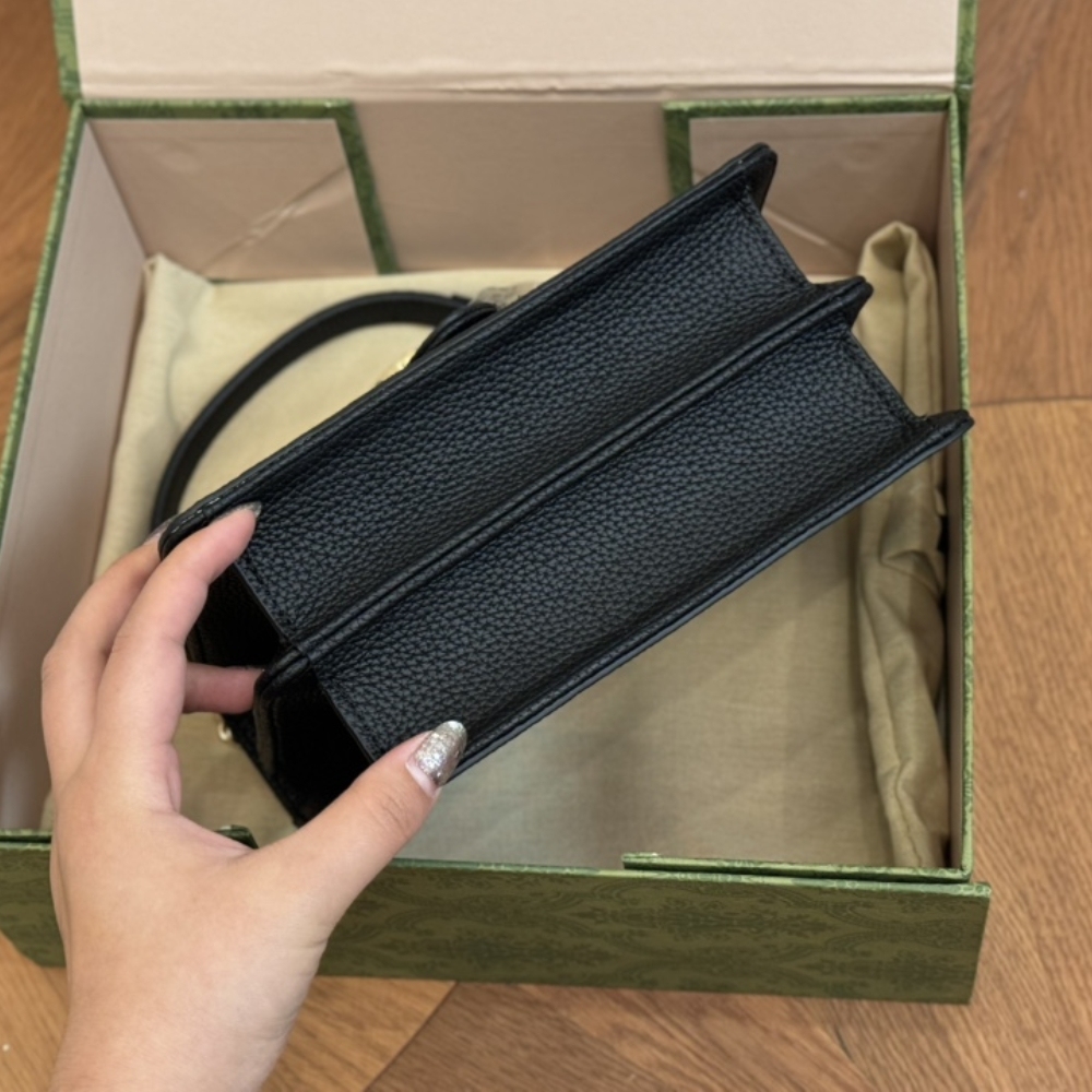 GG INTERLOCKING LEATHER CHAIN CROSSBODY BAG BLACK 20CM