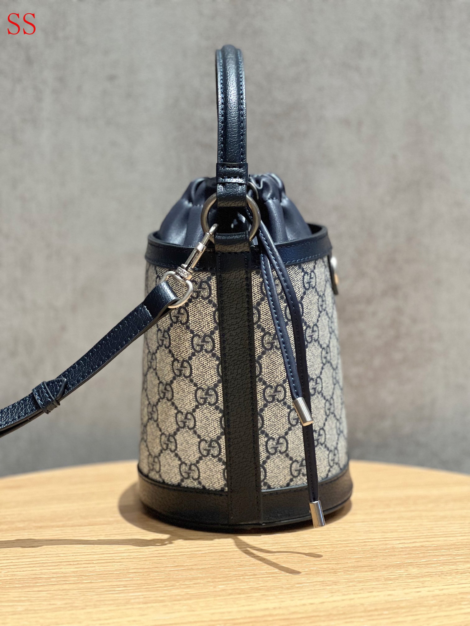 GG OPHIDIA BUCKET BAG BLACK 20CM