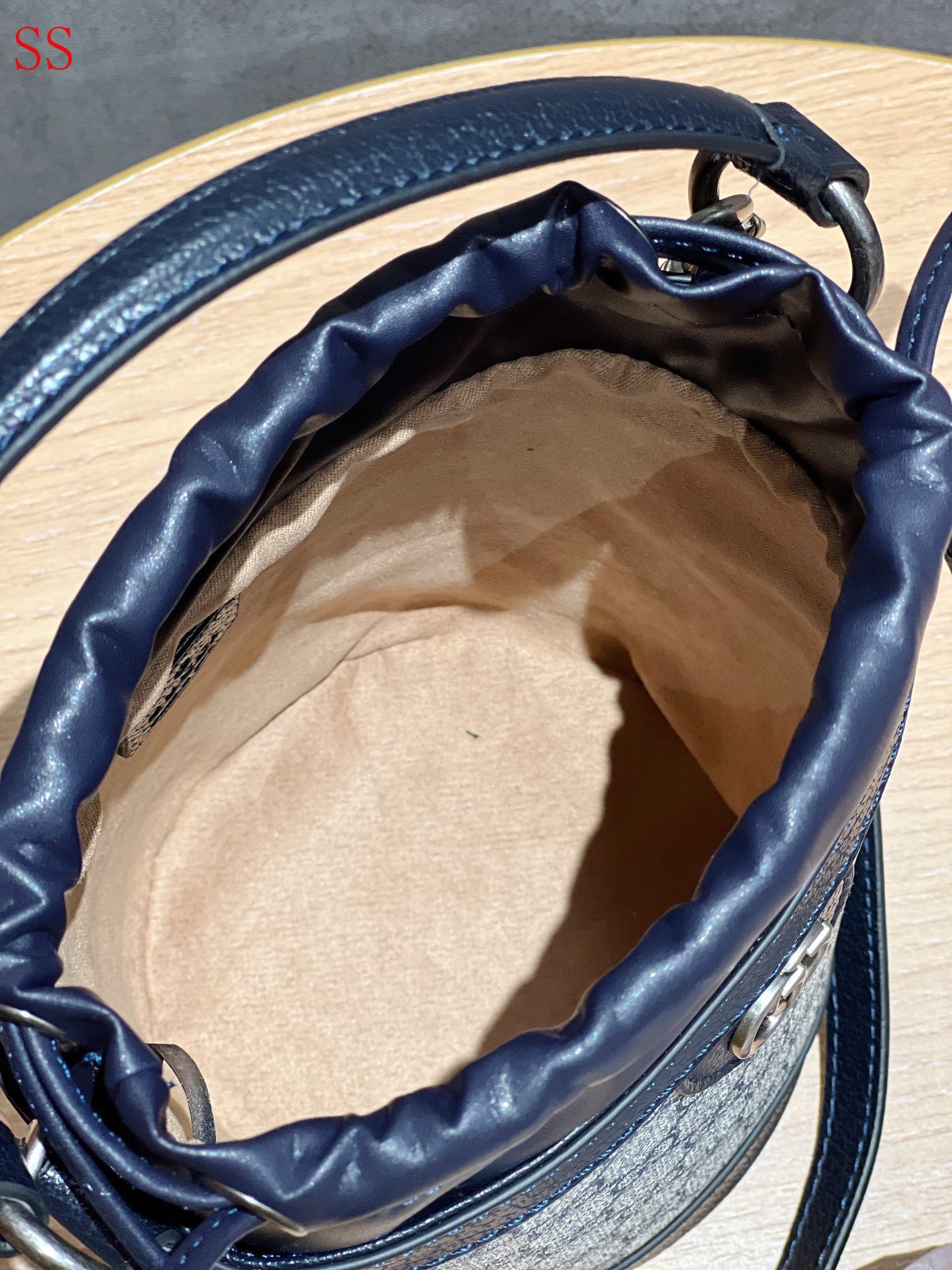 GG OPHIDIA BUCKET BAG BLACK 20CM