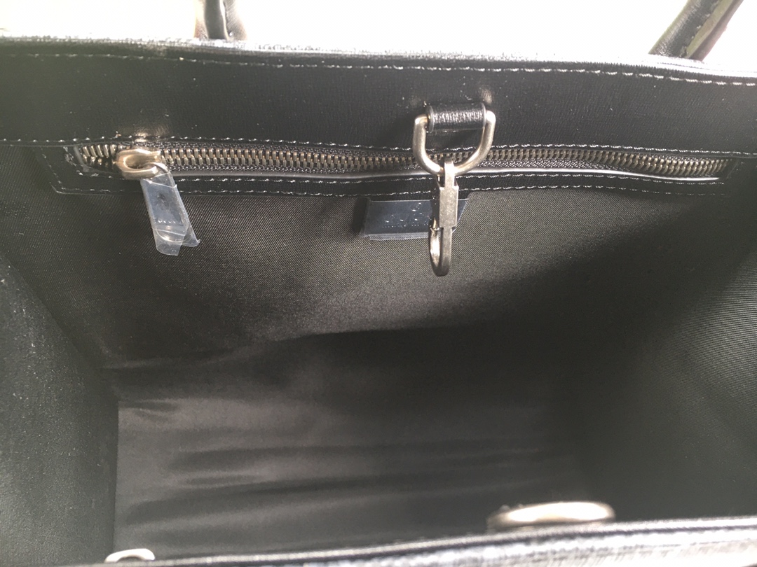 GG MEDIUM TOTE BAG WITH INTERLOCKING G 31CM BLACK 674148 92THN 1000