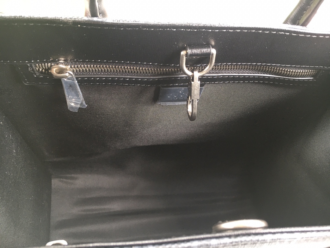 GG MEDIUM TOTE BAG WITH INTERLOCKING G 31CM BLACK 674148 92THN 1000