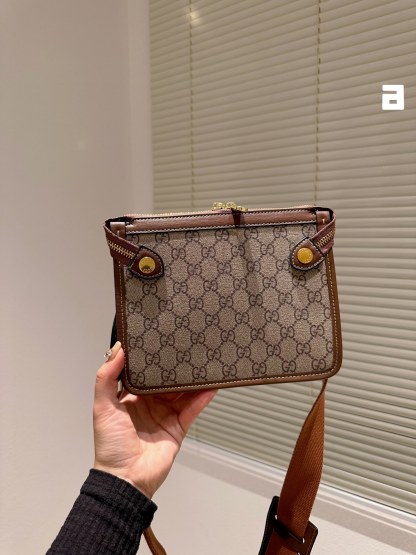 GG MESSENGER BAG WITH INTERLOCKING G BROWN 21CM 674164 92THN 100