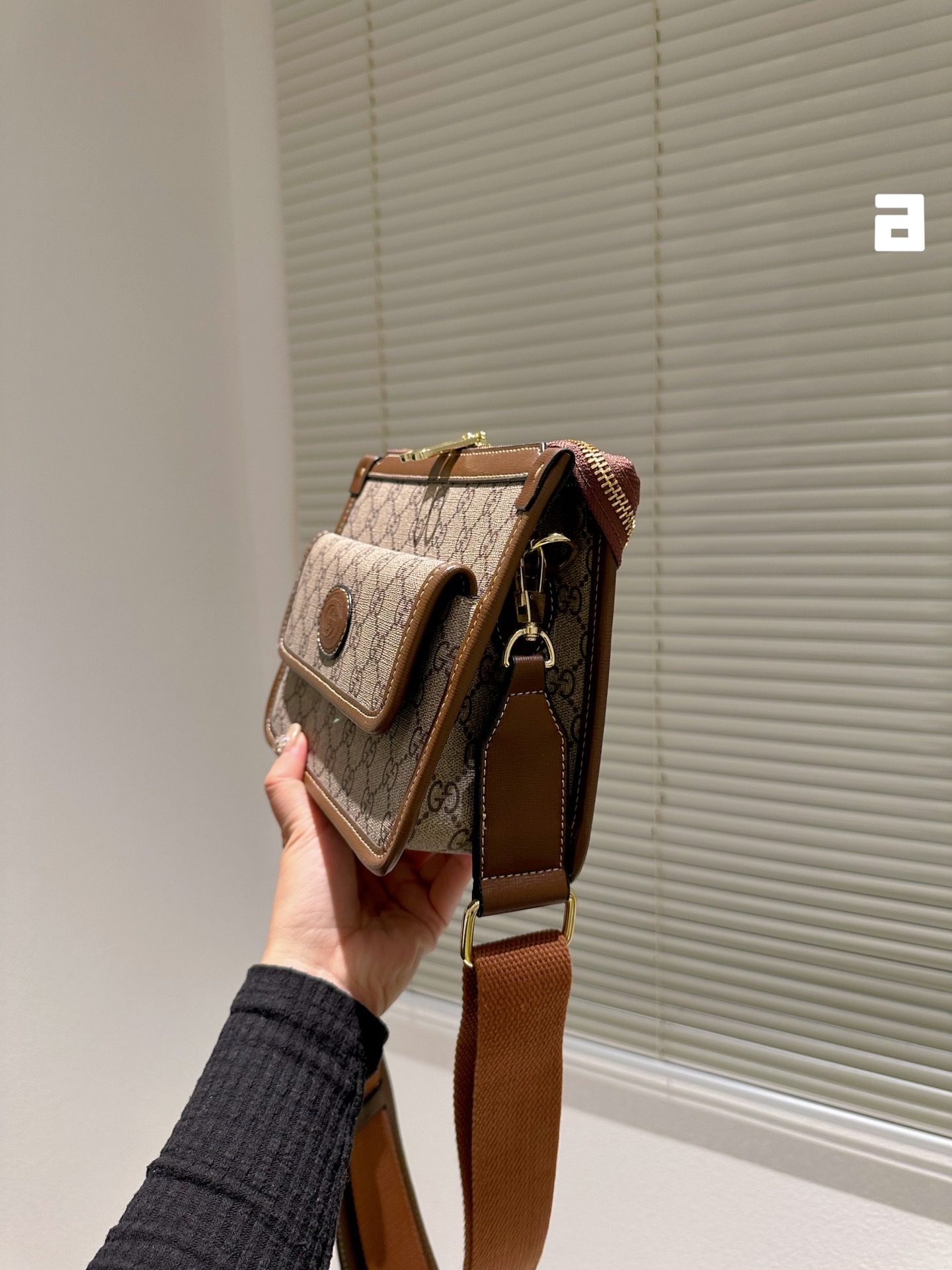 GG MESSENGER BAG WITH INTERLOCKING G BROWN 21CM 674164 92THN 100