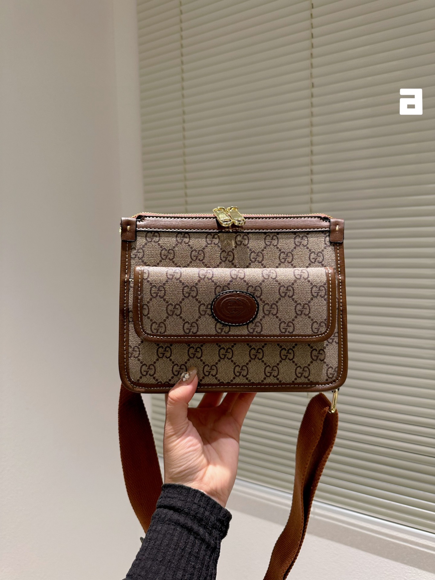 GG MESSENGER BAG WITH INTERLOCKING G BROWN 21CM 674164 92THN 100