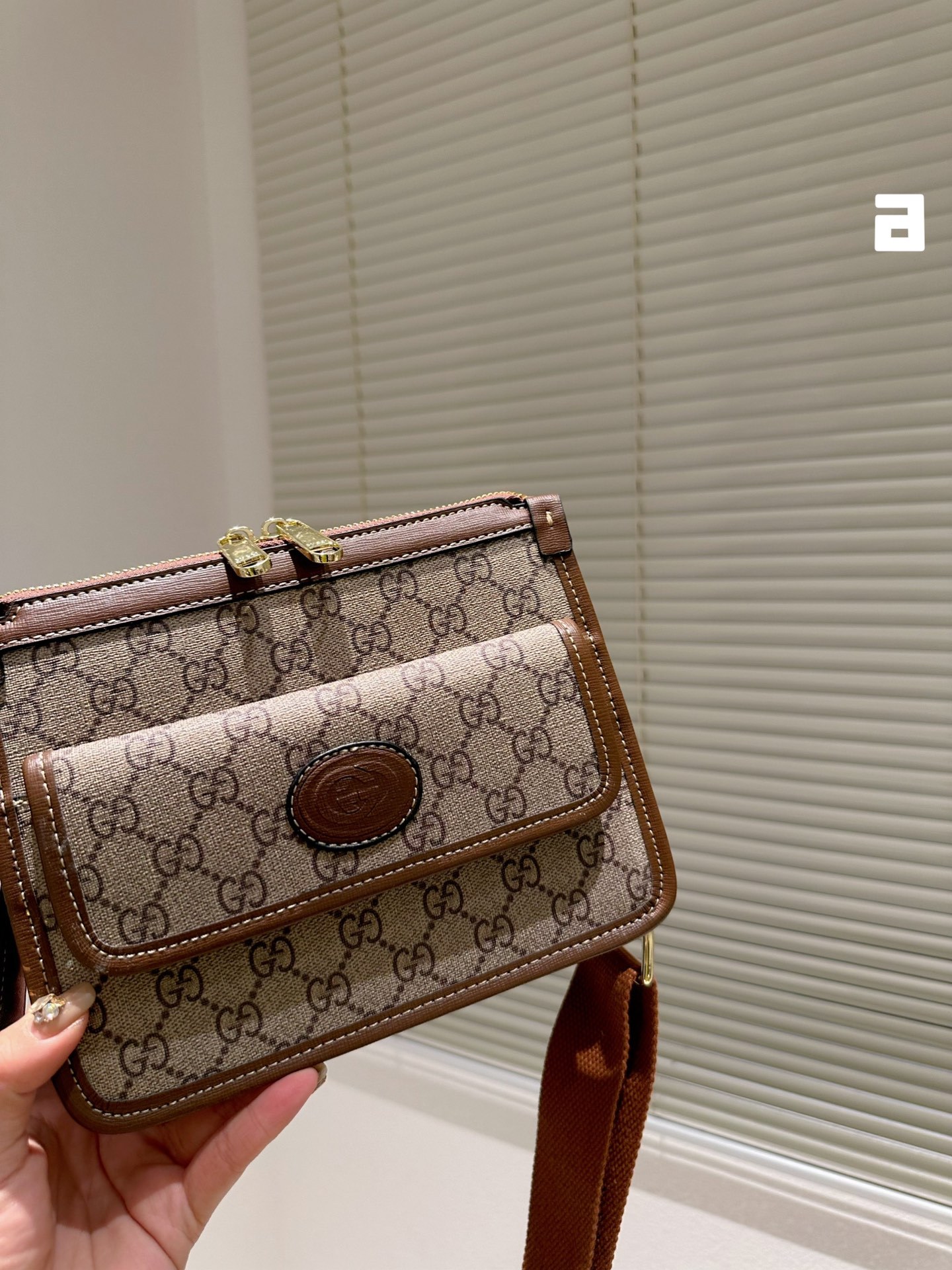 GG MESSENGER BAG WITH INTERLOCKING G BROWN 21CM 674164 92THN 100