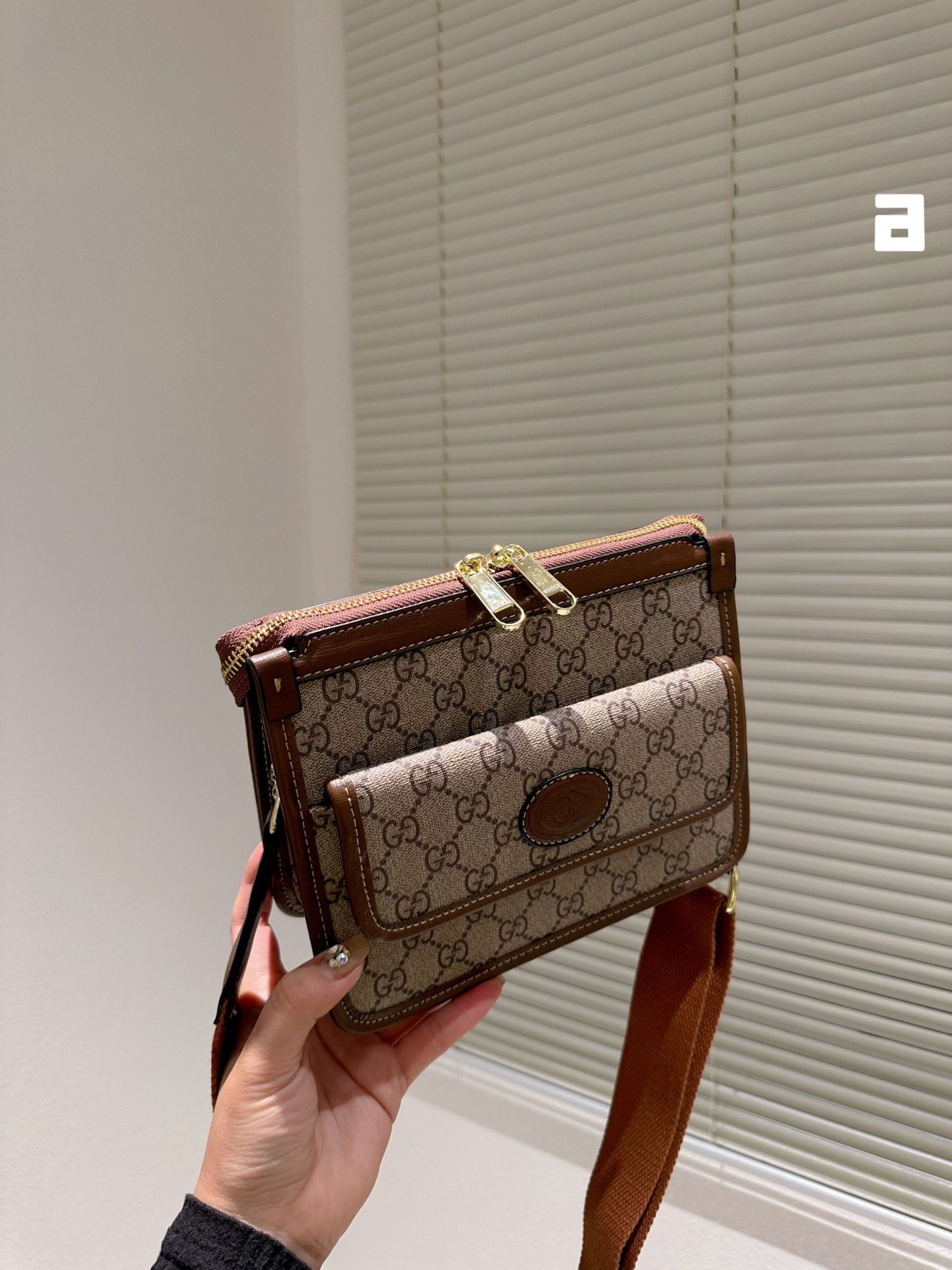 GG MESSENGER BAG WITH INTERLOCKING G BROWN 21CM 674164 92THN 100