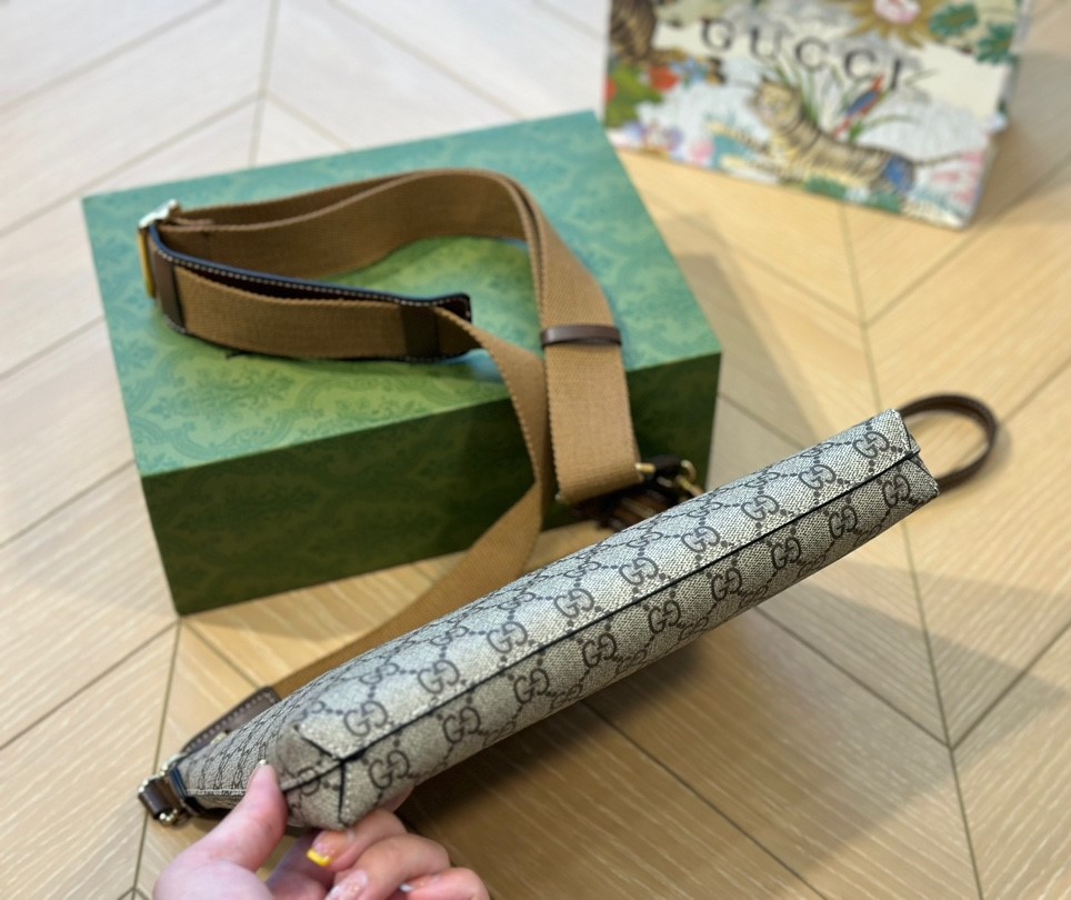 GG MESSENGER BAG WITH INTERLOCKING G BEIGE 29CM ‎760021 92THG 8563