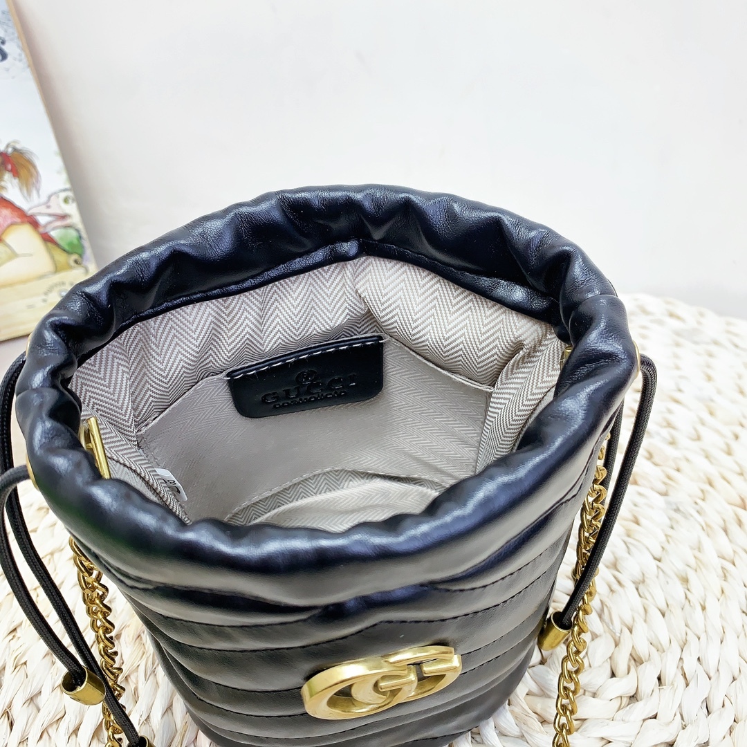 GG GG MARMONT MATELASSÉ CHEVRON MINI BUCKET BAG BLACK 15CM ‎575163 DTDRT 1000