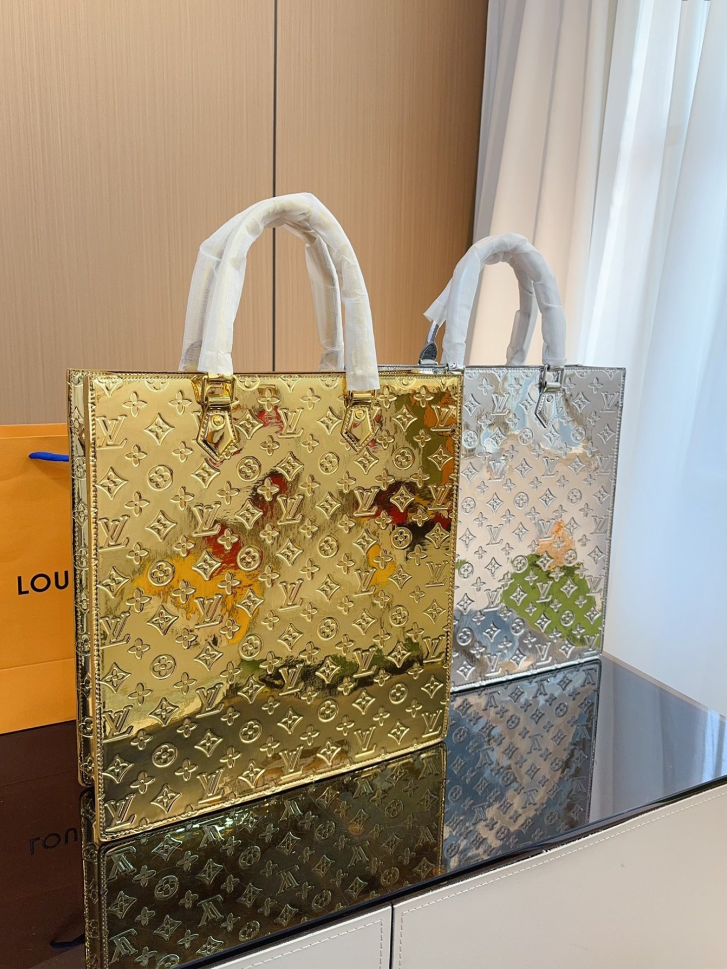 LV SAC PLAT TOTE MONOGRAM MIROIR GOLD 36CM