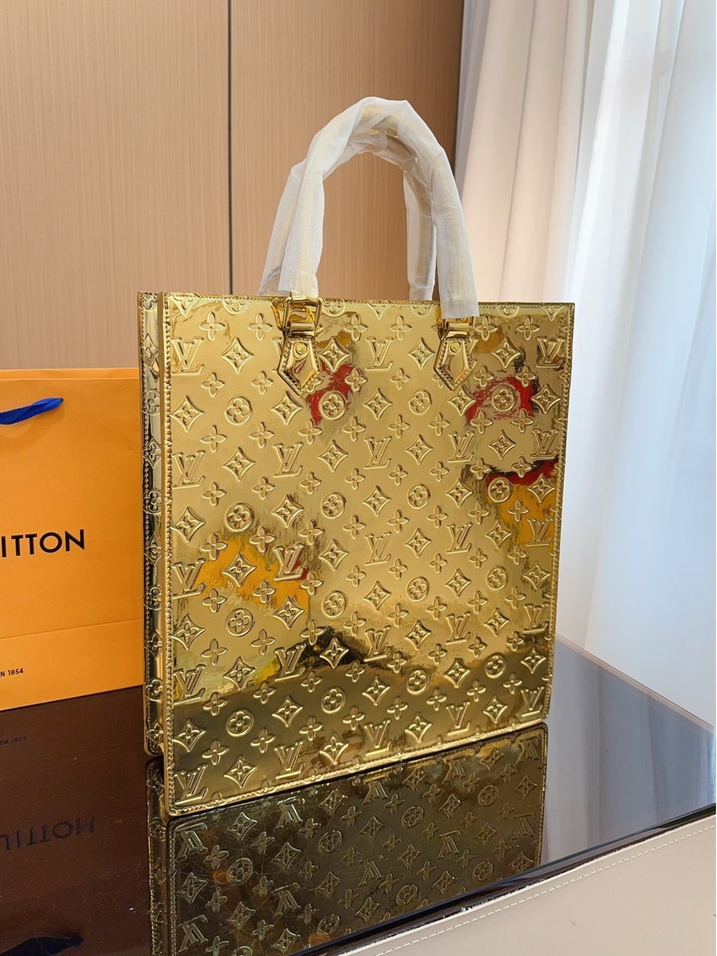 LV SAC PLAT TOTE MONOGRAM MIROIR GOLD 36CM
