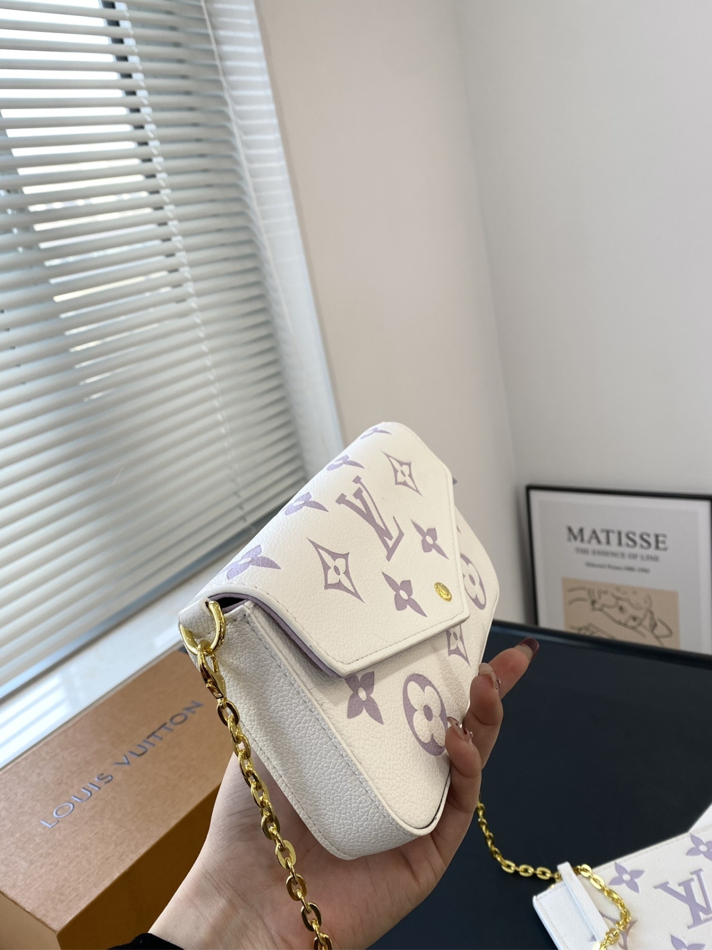 LV POCHETTE FELICIE BAG IN LATTE AND BUBBLE TEA 22CM