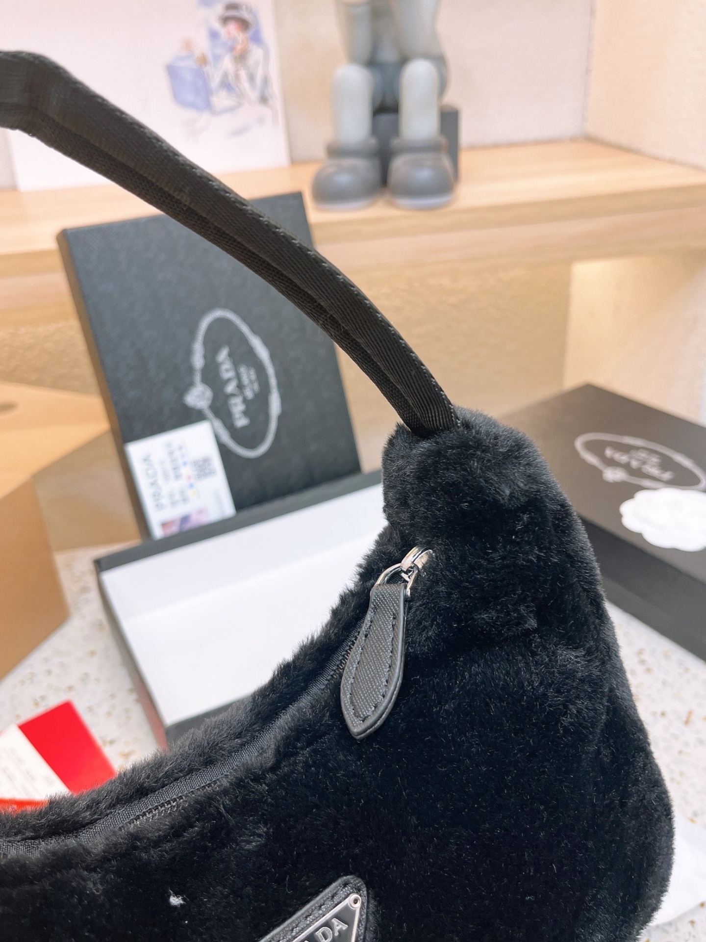 PR RE EDITION 2000 BAG IN SHEARLING BLACK 23CM