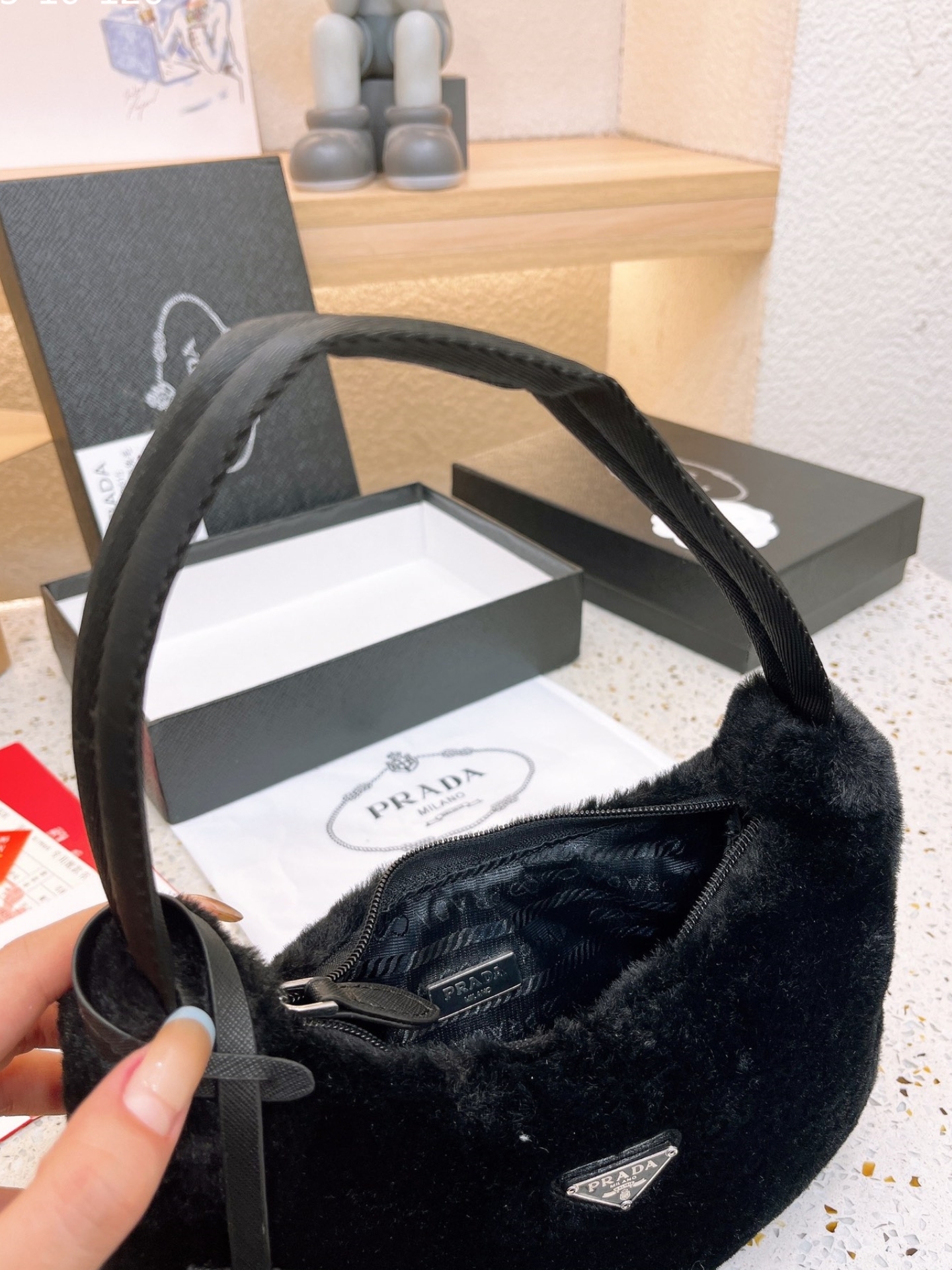 PR RE EDITION 2000 BAG IN SHEARLING BLACK 23CM