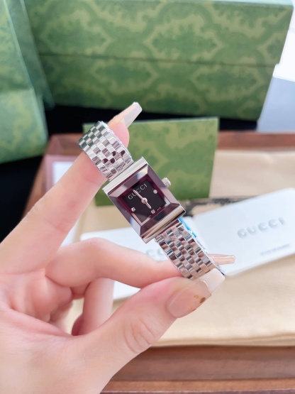 GUCCI G FRAME BRACELET WATCH SQUARE SHAPE SILVER IN BLACK 20MM YA128507