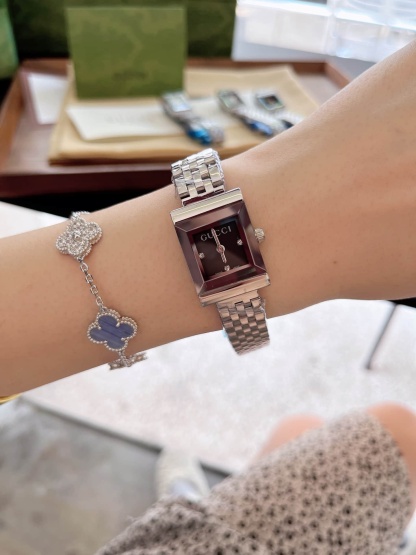 GUCCI G FRAME BRACELET WATCH SQUARE SHAPE SILVER IN BLACK 20MM YA128507