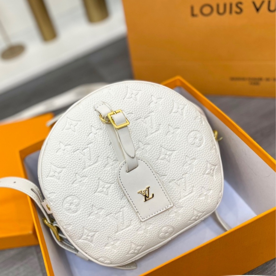 LV BOITE CHAPEAU SOUPLE MM WHITE 20CM M45276