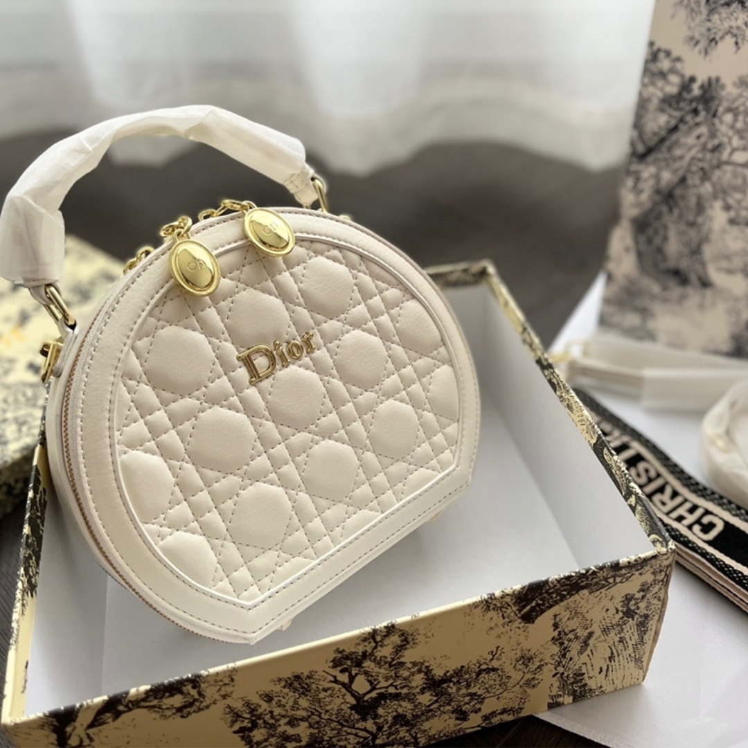 DOR CARO ROUND POUCH CROSS BAG GOLD HARDWARE WHITE 13CM